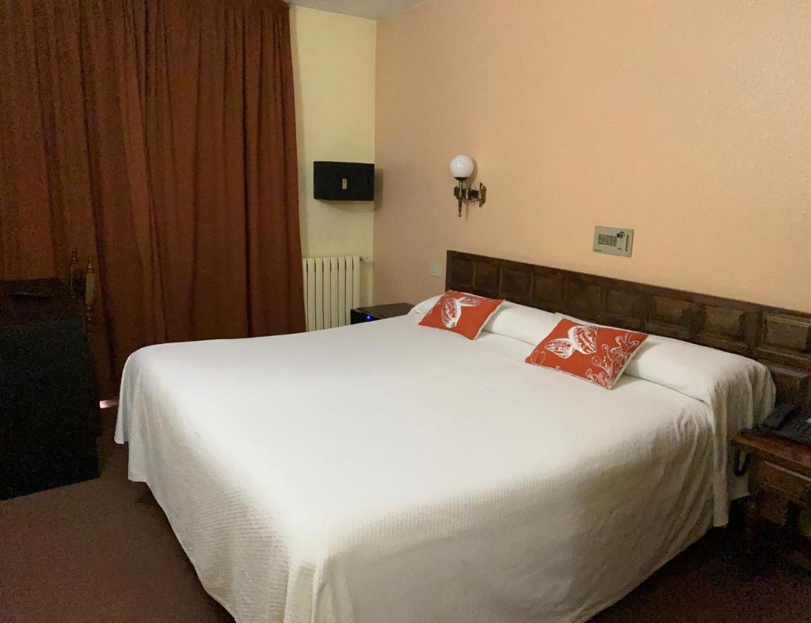 Hotel Folch Sant Julia de Loria Room photo